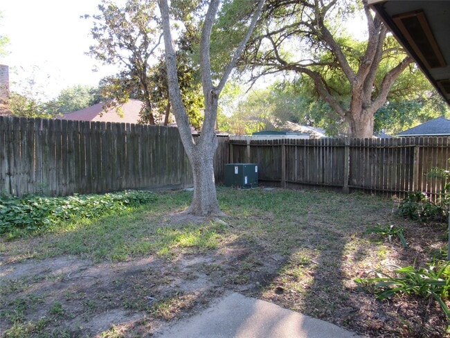 Building Photo - 10219 Prospect Hill Dr