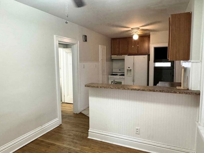 Building Photo - Nicely remodeled 2 bedroom 1 bath home in ...