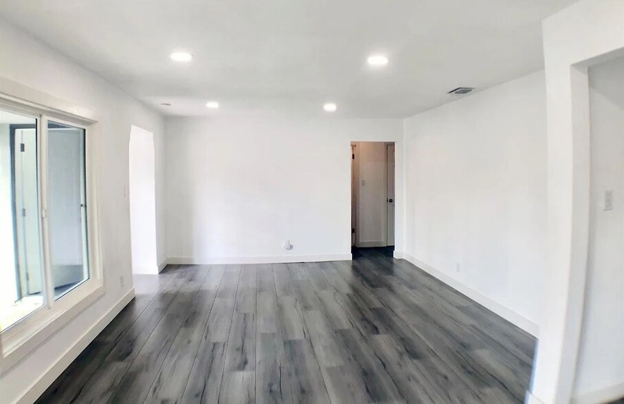 Building Photo - 771 Dixieanne Ave