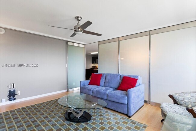 Building Photo - 340 Sunset Dr