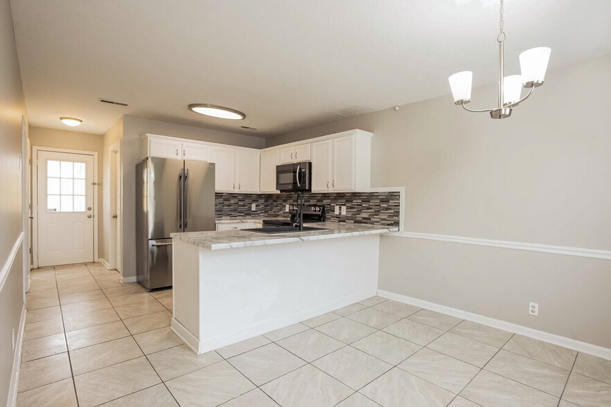 Building Photo - 1043 Tom Hailey Blvd