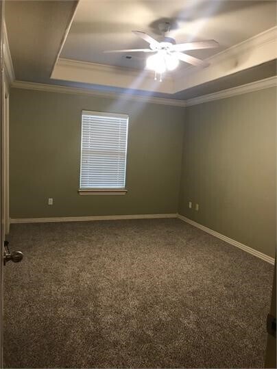 Building Photo - 1015 Oakwood Ln