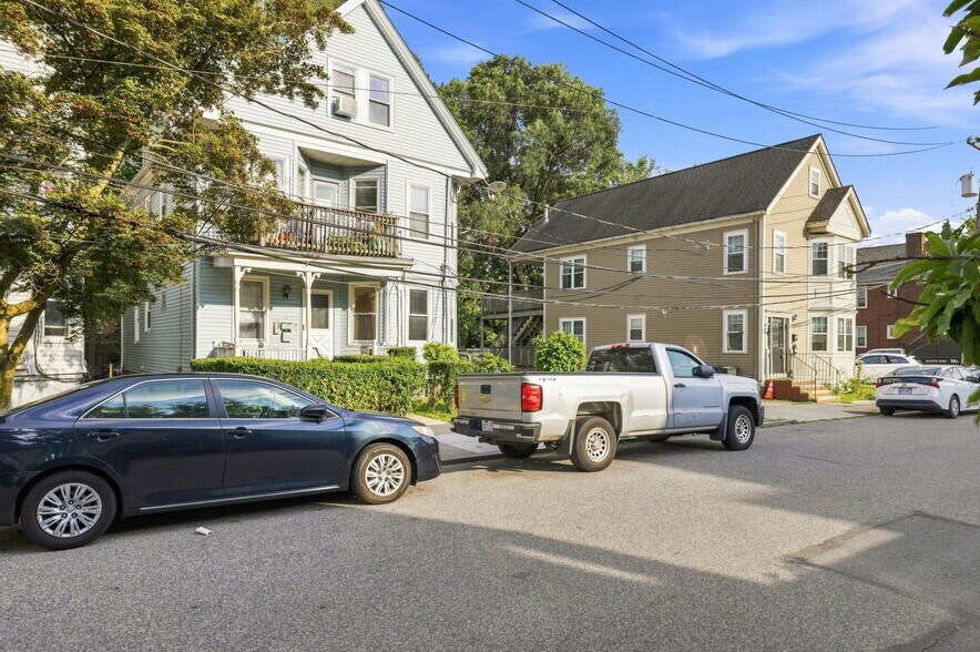 Building Photo - 147 Murdock St