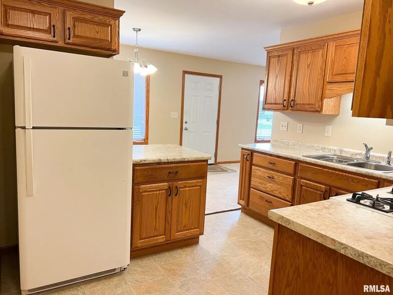 Kitchen - 1138 Breeze Way