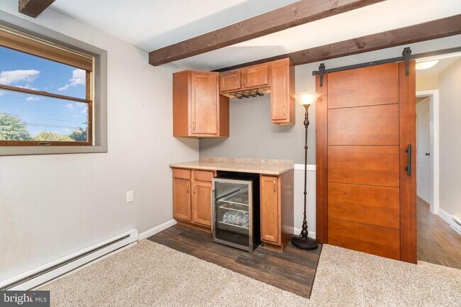 Building Photo - 1145 Highland Dr