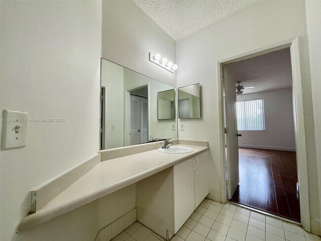Building Photo - 6984 SW 39th St