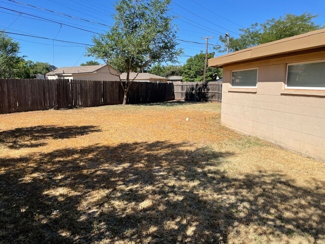 Building Photo - Pre-Leasing for July!