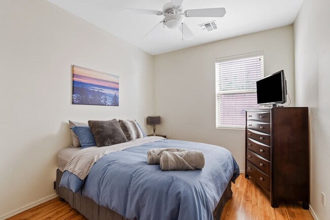 Building Photo - 488 E Diamond Trail