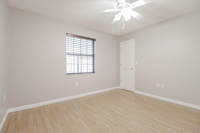 Building Photo - 5045 Mayflower St