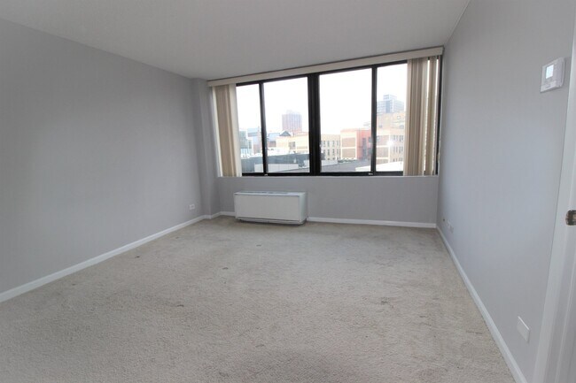 Building Photo - 2754 N Hampden Ct