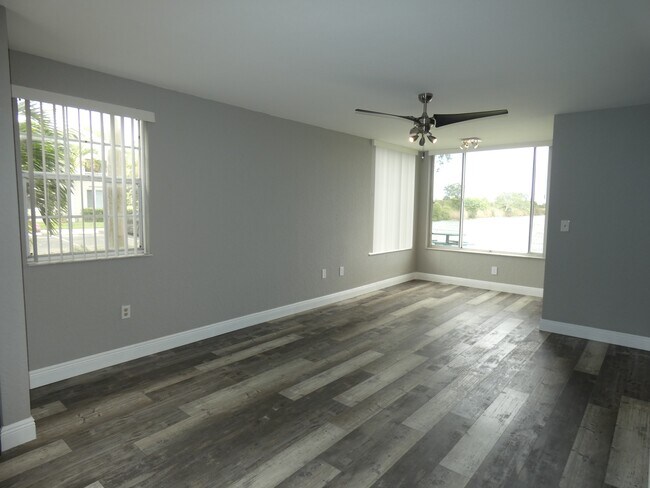 Building Photo - 2810 N Oakland Forest Dr