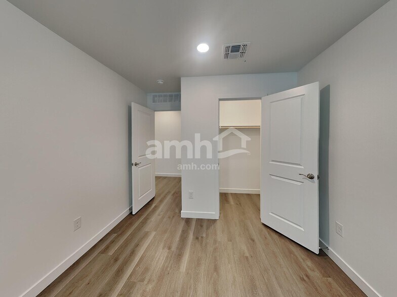 Building Photo - 9568 E Friedel Dr