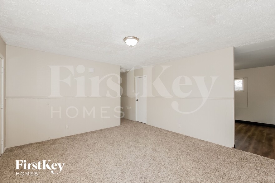 Building Photo - 5014 Katherine Dr