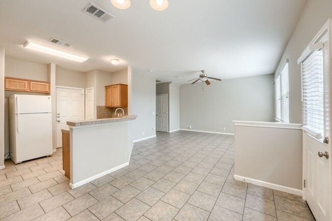 Building Photo - 2515 Allred Dr