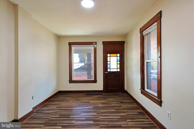 Building Photo - 113 Grand Ave