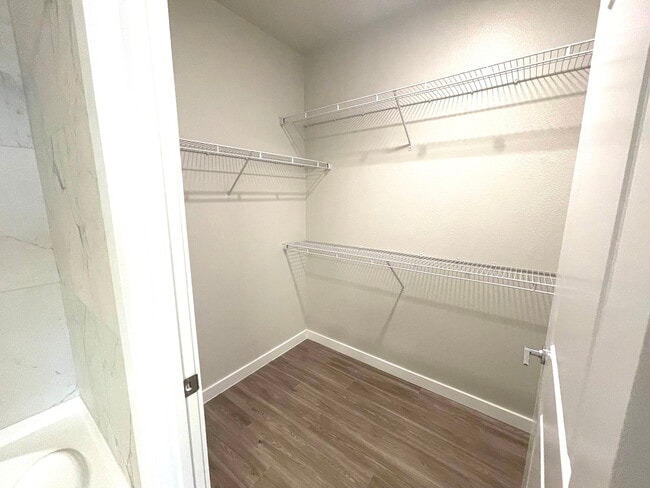 Building Photo - 9219 Vista W Dr