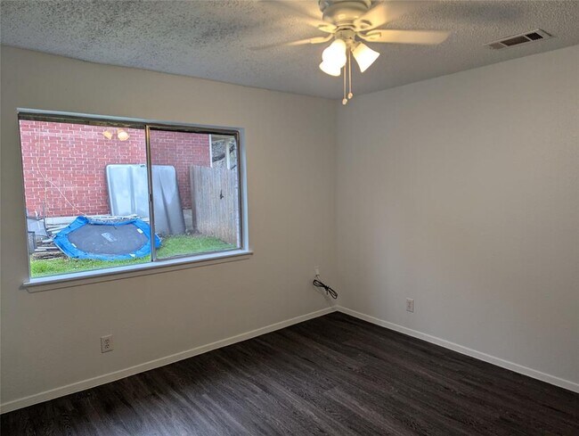 Building Photo - 907 S Riviera Cir