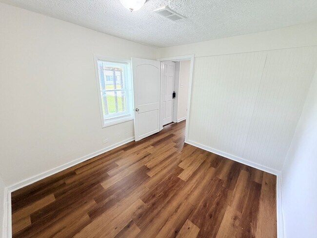 Building Photo - COMING SOON: 3 Bedroom/2 Bath Home located at 1020 E Seventh St. Greenfield, IN