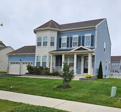 Building Photo - Large Family Home in Middletown, New and Upcoming area