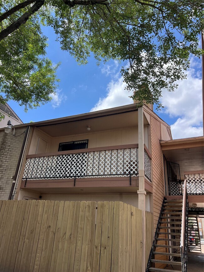 Building Photo - 10203 Forum Park Dr