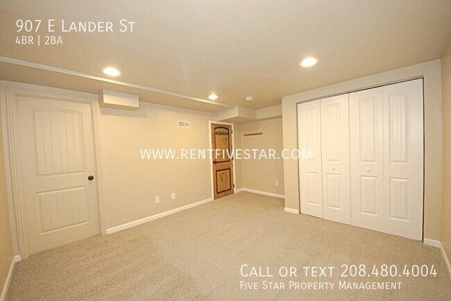 Building Photo - Home Available in University Area! This 4 ...