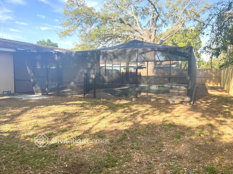 Building Photo - 2225 14th Ave SW