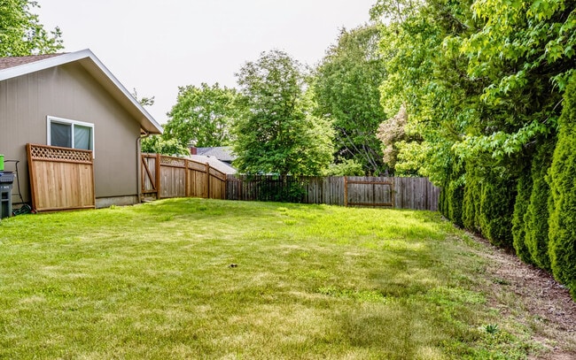 Building Photo - 1812 Brittany St