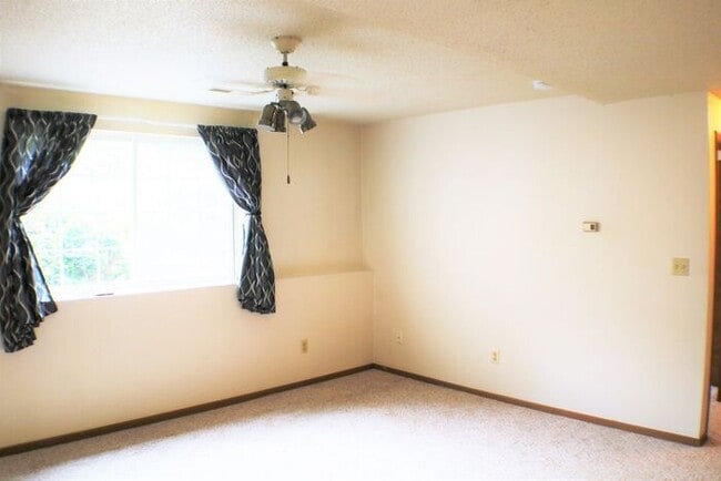 Building Photo - $1,125 | 2 Bedroom, 1 Bathroom Condo | Pet Friendly* | Available for August 1st, 2026 Move In!