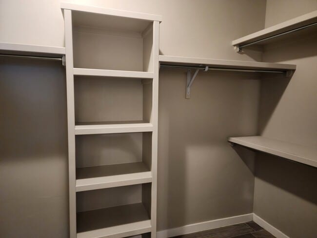 Building Photo - 6040 Arosa St