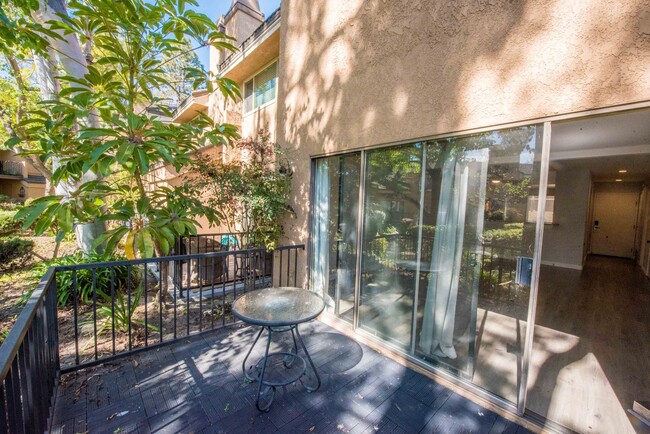 Building Photo - Huntington Beach Townhome