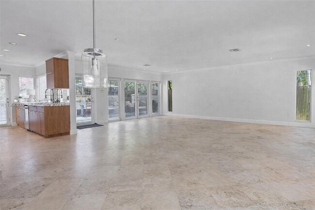 Building Photo - 5830 Pine Tree Dr