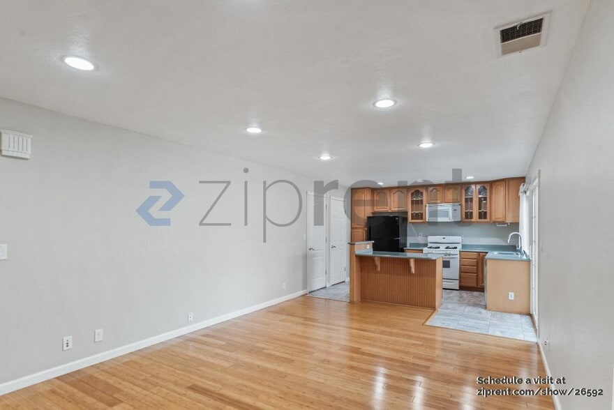 Building Photo - 1872 Anne Marie Ct