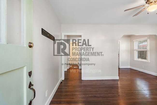 Building Photo - 2009 Oakwood Ave