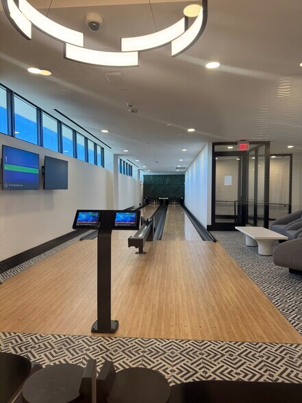 Building Photo - 16051 W Dixie Hwy