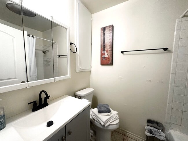 Building Photo - 2 Bed 1 Bath in Austin
