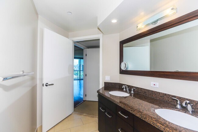 Building Photo - Allure Waikiki - 2 bedroom, 2 bath with 1 ...