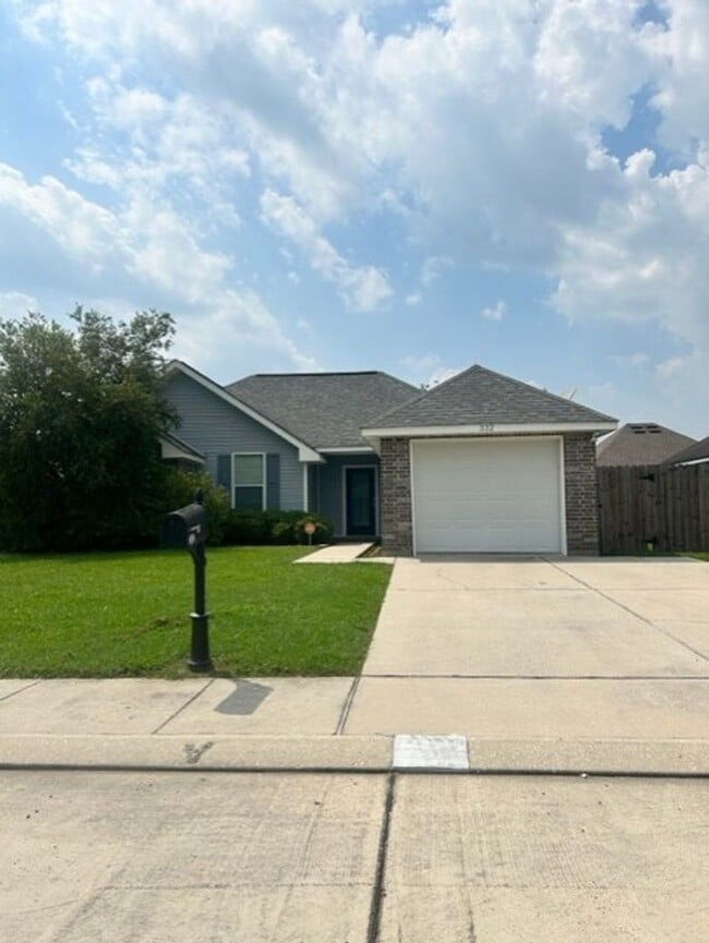 Primary Photo - Beautiful 3 BD 2 BA Home