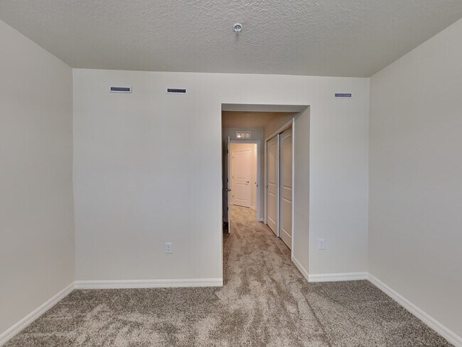 Building Photo - 3117 Emerald Acrs Ln