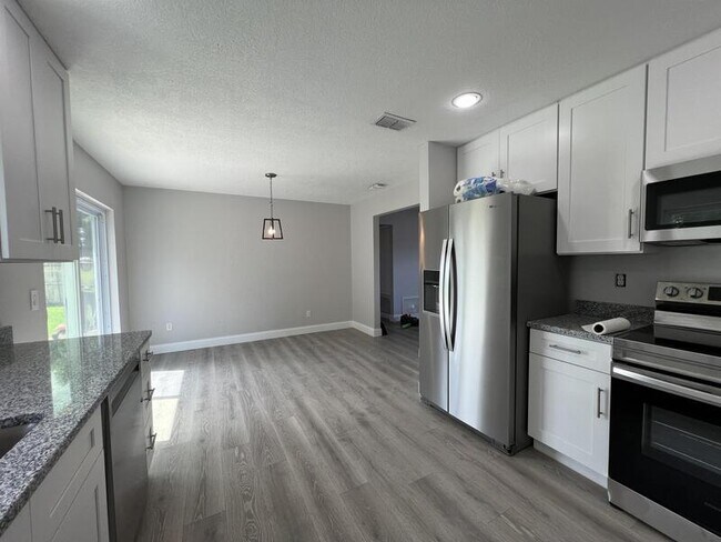 Building Photo - 1313 Summer Breeze Rd
