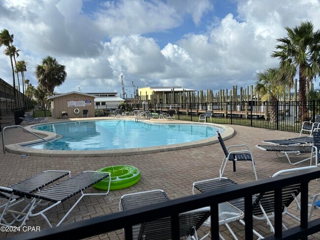 Building Photo - 5505 Sun Harbor Rd