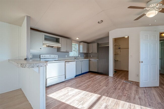 Building Photo - 13202 Hilltop Ct