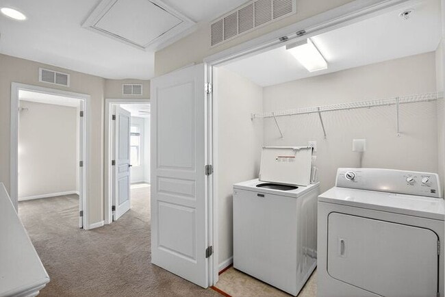 Building Photo - Pet Friendly 3 level End Unit Town Home wi...