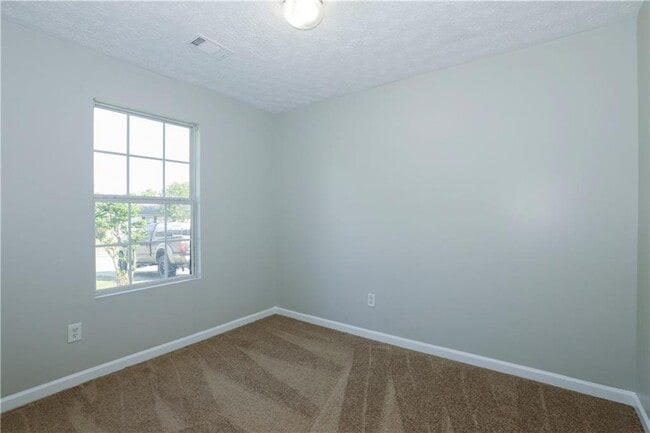 Building Photo - 592 Elle's Wy