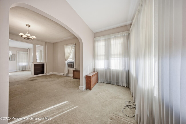 Building Photo - 612 Philo St