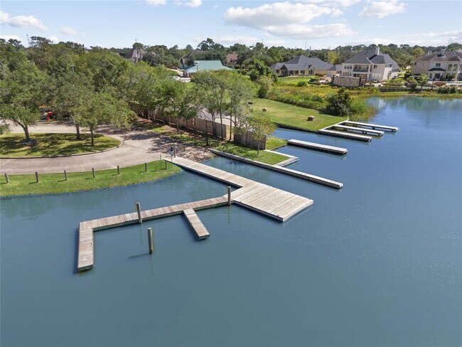 Building Photo - 2645 Lakeway Dr