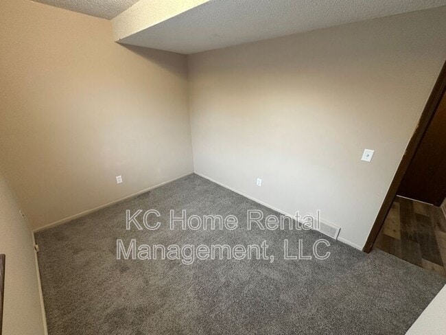 Building Photo - 426 Castle Dr
