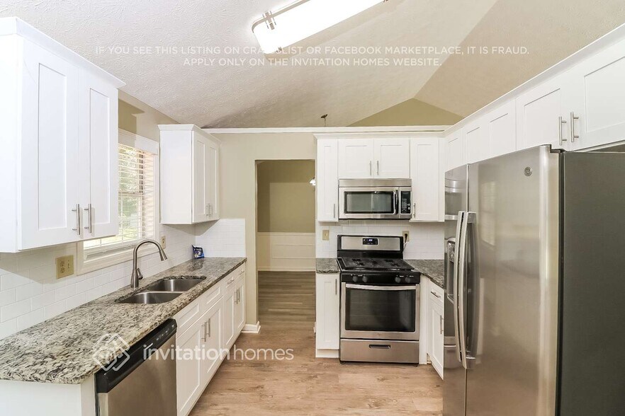 Building Photo - 3920 Garrett Springs Dr