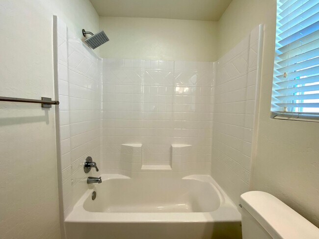 Building Photo - $2,195, 3 Bedroom In Gated Community with ...