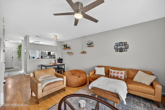 Building Photo - 12311 Kensington Lakes Dr