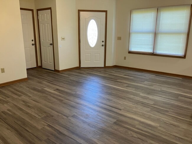 Building Photo - Modern & Spacious 2-Bedroom Ranch Condo – ...